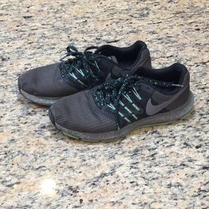 Nike womens size 9 running shoes